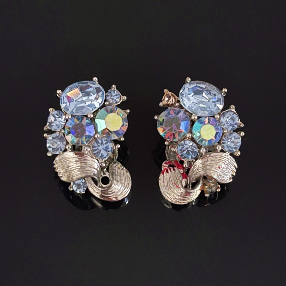 🌸 Stunning Signed LISNER VTG Flower Clip On Ears